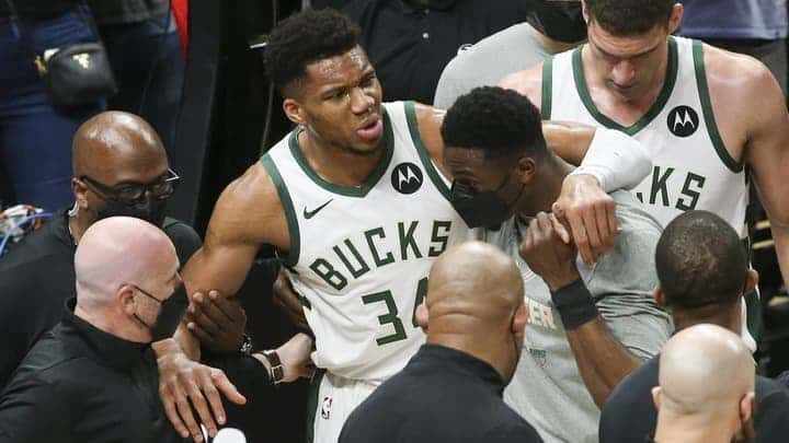 Giannis Antetokounmpo - Milwaukee Bucks