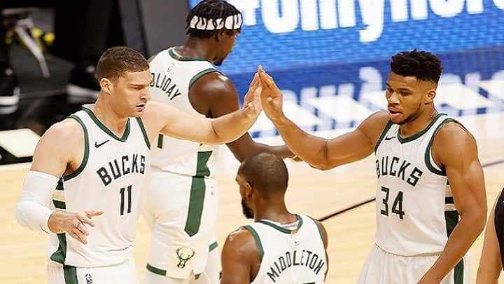 Milwaukee Bucks - Khris Middleton - Brook Lopez - Giannis Antetokounmpo