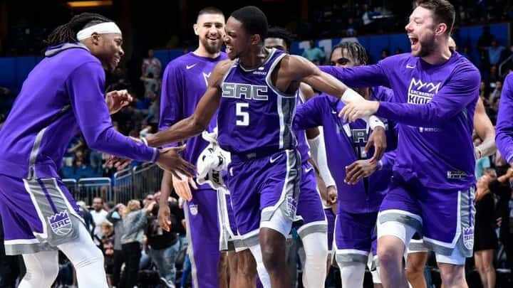 De'Aaron Fox - Sacramento Kings - Clutch Player of the Year Award