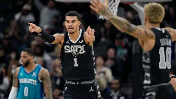 Golden State Warriors - Stephen Curry - San Antonio Spurs - Victor Wembanyama